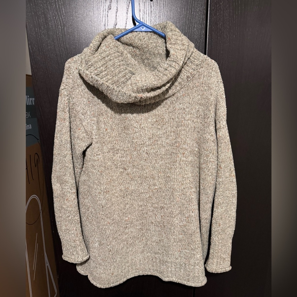 Light green sweater